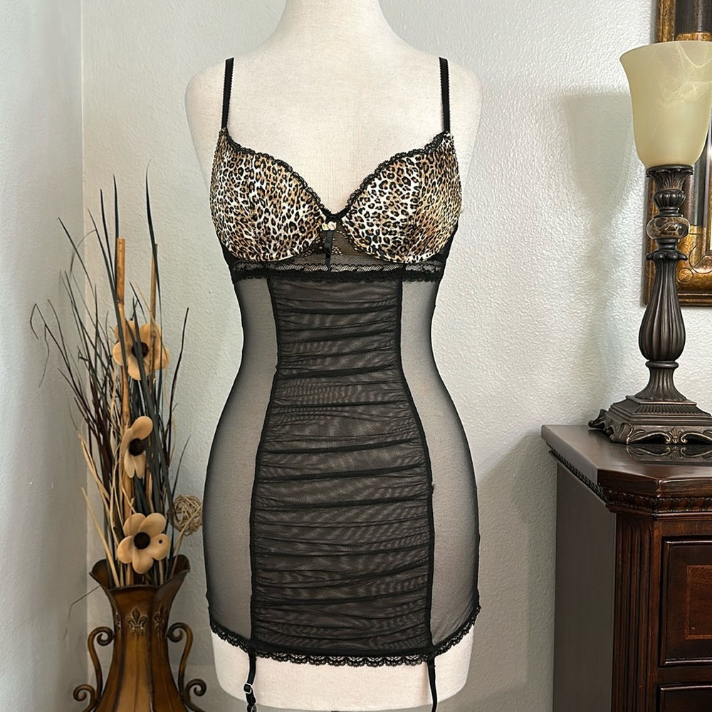 Victoria’s Secret Black Animal Print Garter Slip Size 34B‎